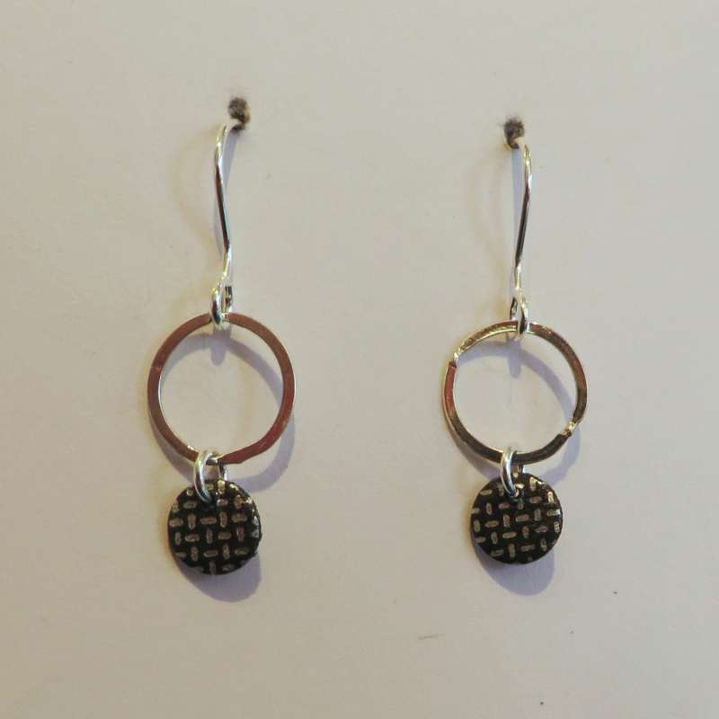 Droplet round earrings