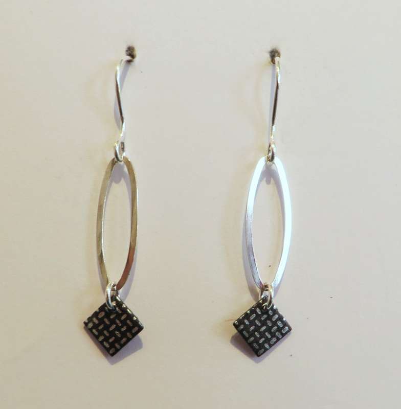 Droplet square earrings