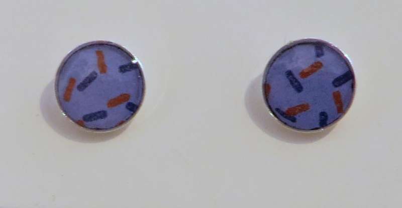 Round stud earrings