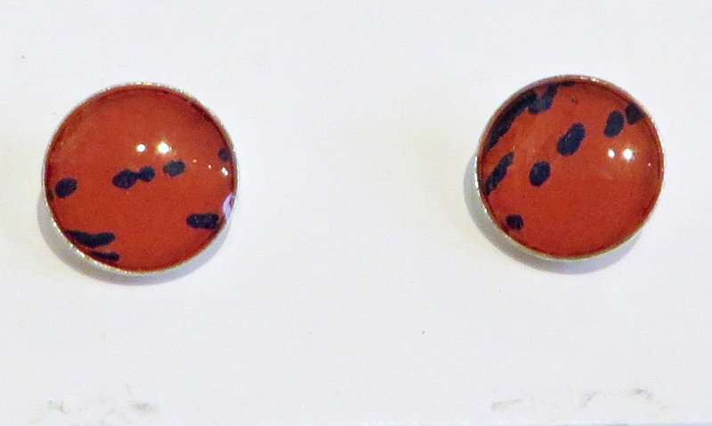 Round stud earrings