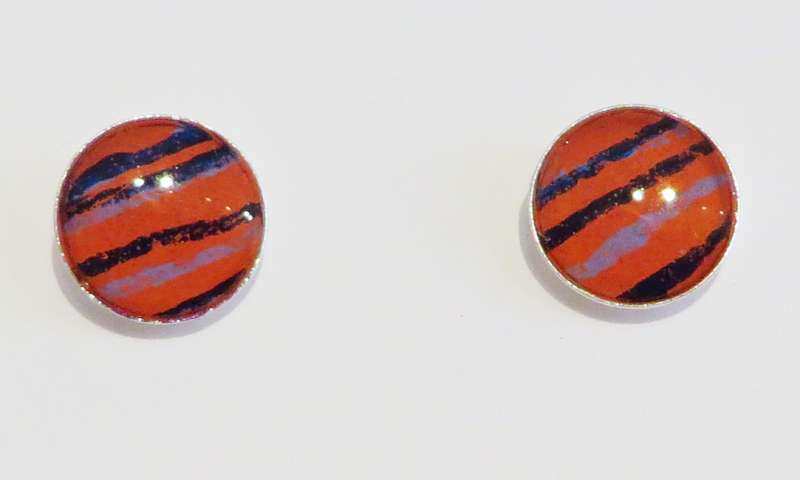 Round stud earrings