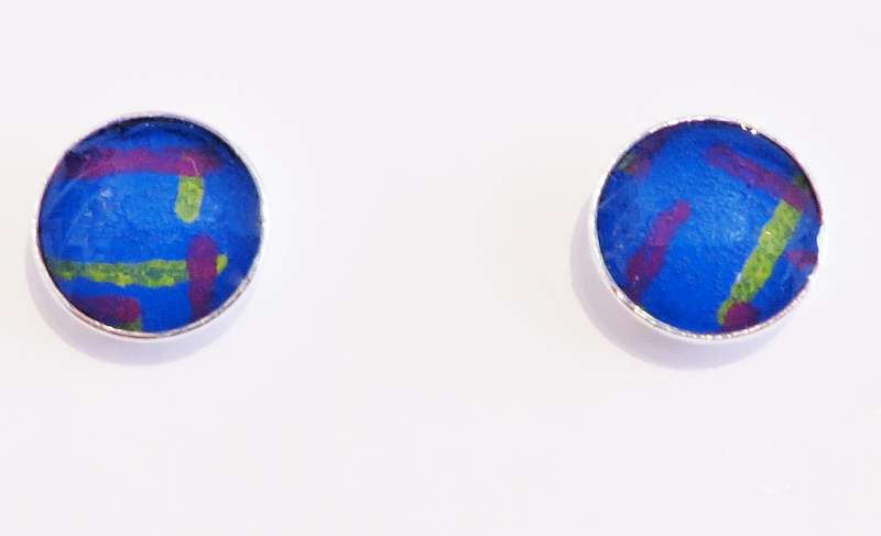 Mini stud earrings