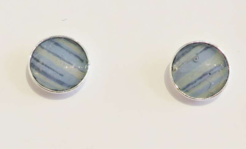 Mini stud earrings