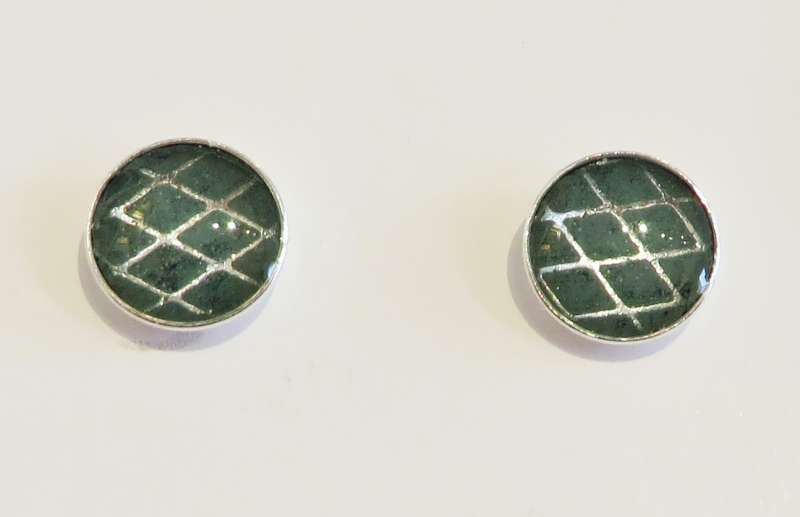Mini stud earrings