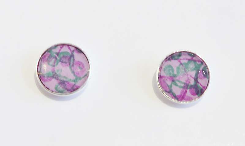 Mini stud earrings