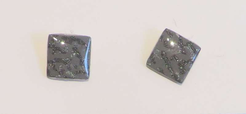 Square stud earrings